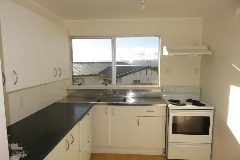 Photo of property in 5b Sunhaven Drive, Newlands, Wellington, 6037