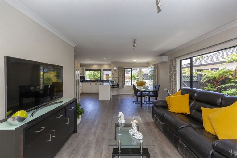 Photo of property in 4 Consort Close, Paraparaumu Beach, Paraparaumu, 5032