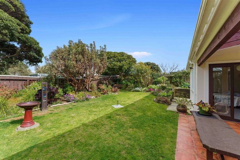 Photo of property in 6 William Street, Waikanae Beach, Waikanae, 5036