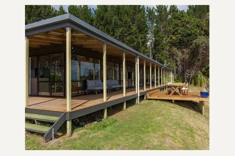 Photo of property in 21 Spicer Road, Cable Bay, 0420