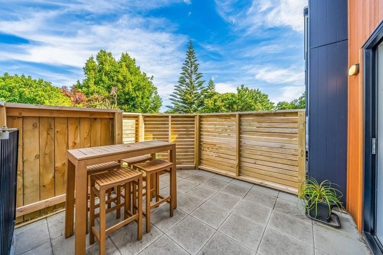 Photo of property in 16 Okoutu Lane, Moera, Lower Hutt, 5010