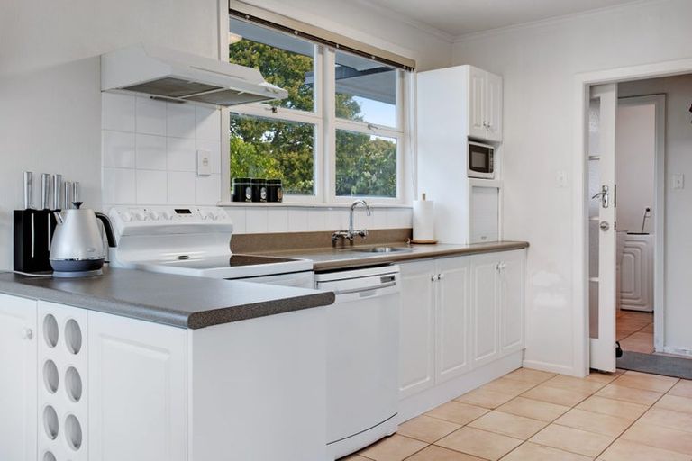 Photo of property in 84 Matipo Road, Te Atatu Peninsula, Auckland, 0610