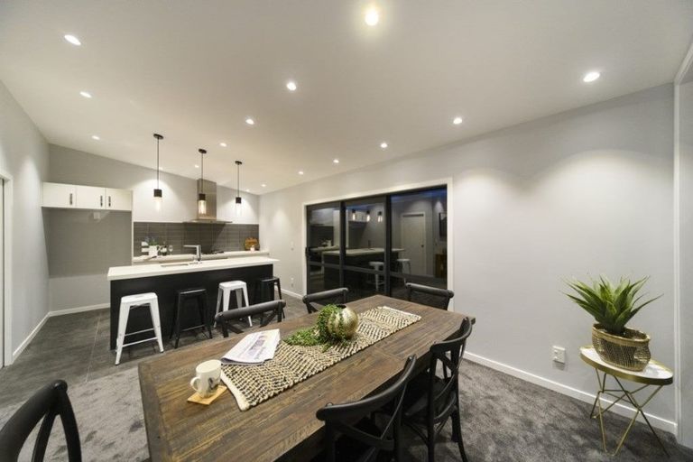 Photo of property in 3 Vaucluse Heights, Fitzherbert, Palmerston North, 4410