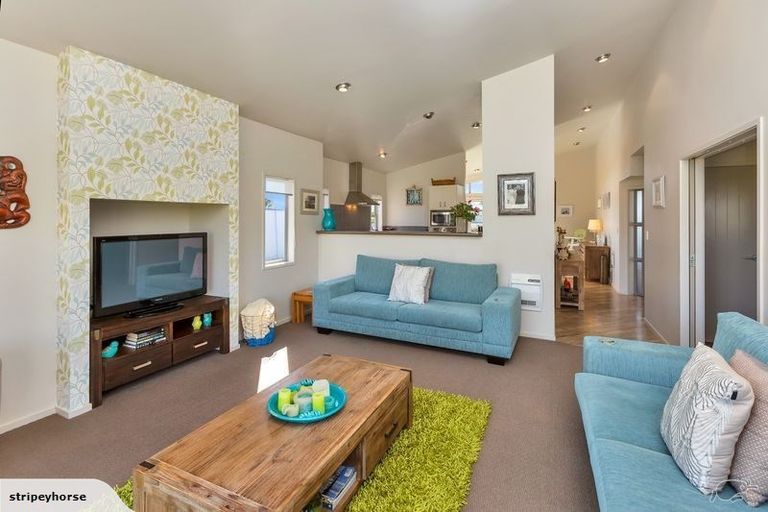 Photo of property in 12 Hoihere Drive, One Tree Point, 0118