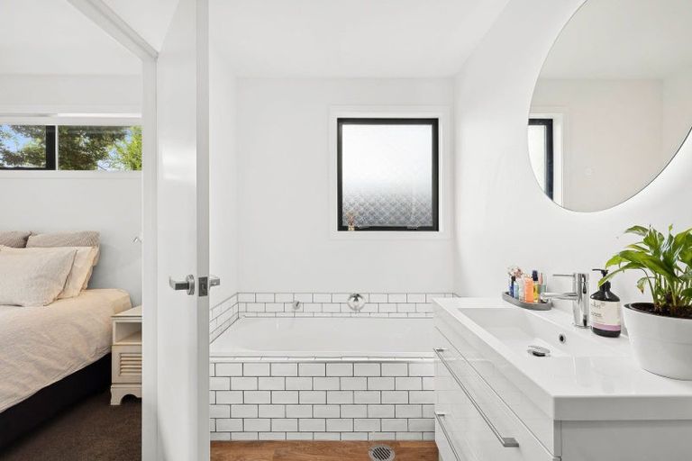 Photo of property in 14 Hamilton Road, Cambridge, 3434