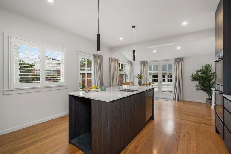 Photo of property in 27 Makora Street, Fendalton, Christchurch, 8041