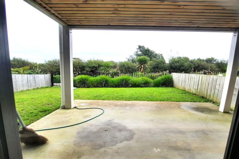 Photo of property in 4/60 Hayfield Way, Karaka, Papakura, 2580