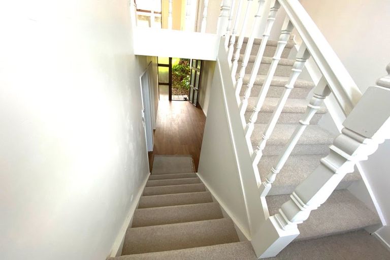 Photo of property in 11 Birman Close, Half Moon Bay, Auckland, 2012