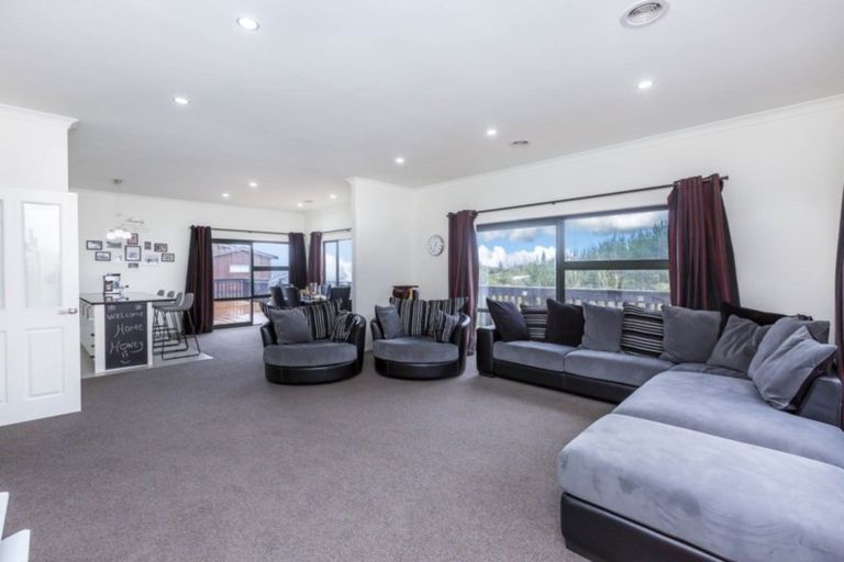 Photo of property in 90 Kirton Drive, Riverstone Terraces, Upper Hutt, 5018