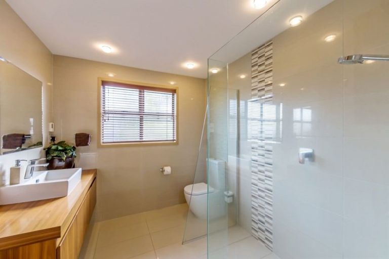 Photo of property in 15 Hillcrest Road, Hatfields Beach, Orewa, 0931