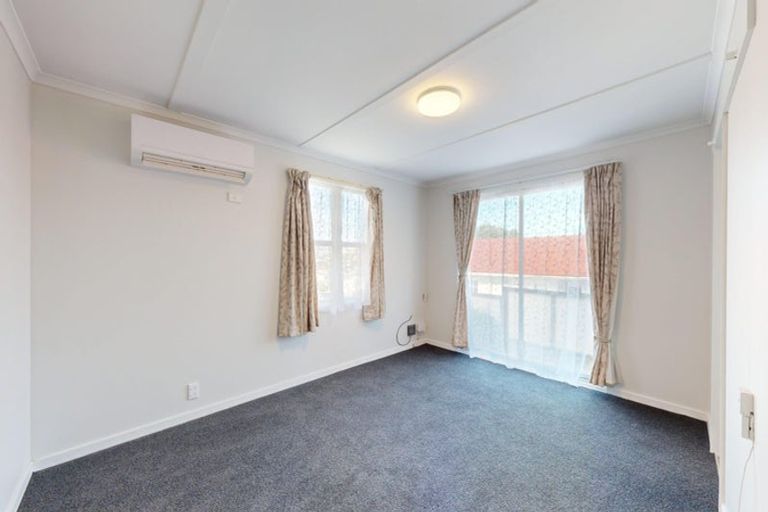 Photo of property in 21 Akaroa Drive, Maupuia, Wellington, 6022