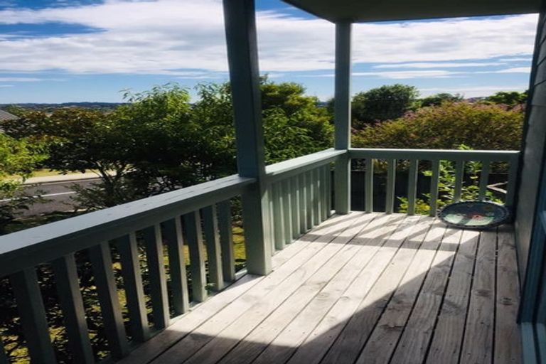Photo of property in 2/12 Ballini Rise, West Harbour, Auckland, 0618
