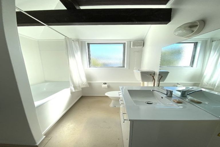 Photo of property in 126 Akaroa Drive, Maupuia, Wellington, 6022