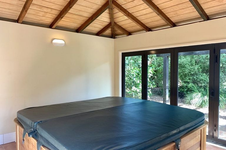 Photo of property in 224 Pukenamu Road, Te Horo, Otaki, 5581