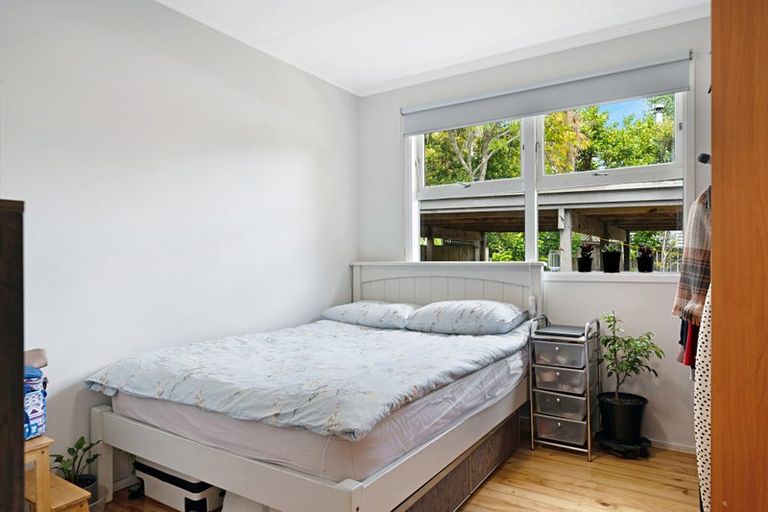 Photo of property in 2/615 Swanson Road, Swanson, Auckland, 0612