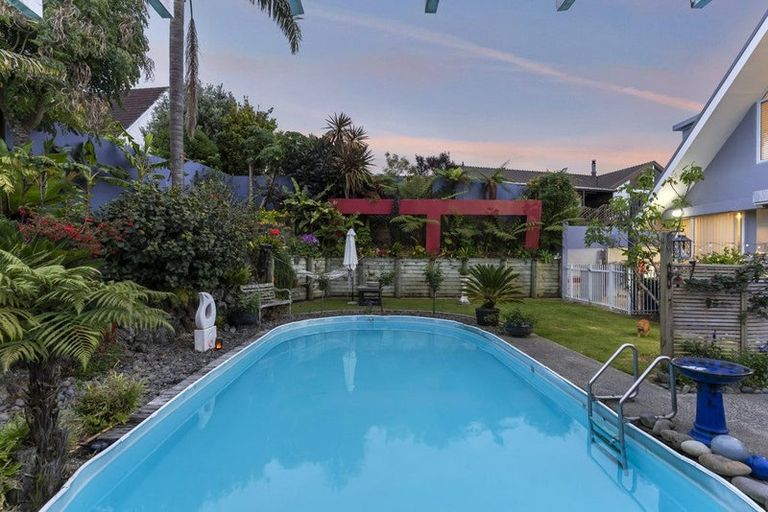 Photo of property in 8 Lingham Crescent, Torbay, Auckland, 0630