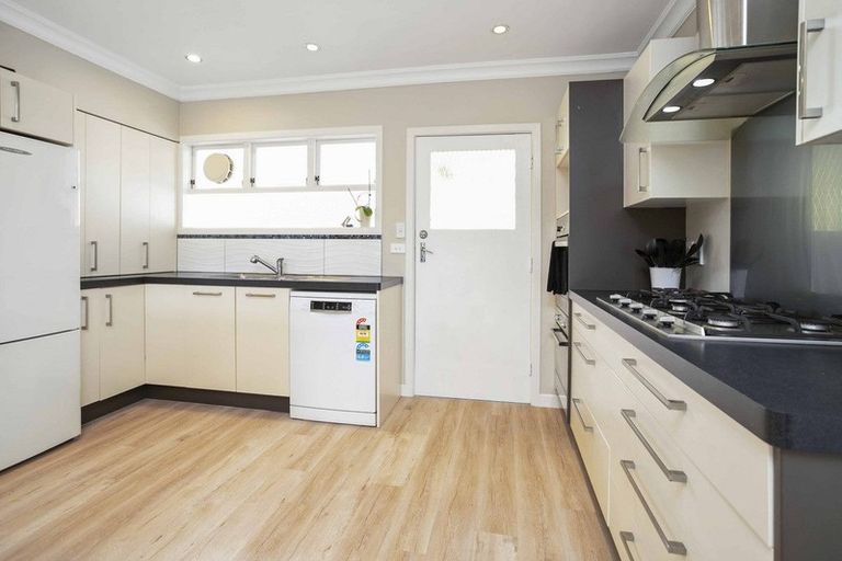 Photo of property in 2 Edmund Hillary Avenue, Papakura, 2110