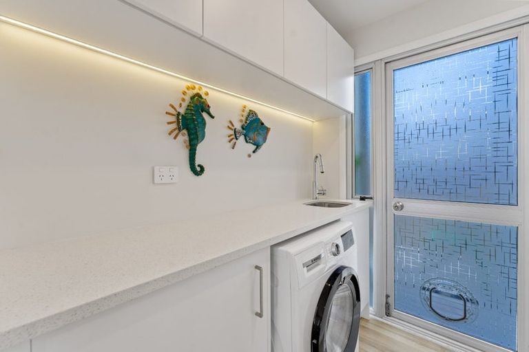 Photo of property in 2/19 Flanshaw Road, Te Atatu South, Auckland, 0610