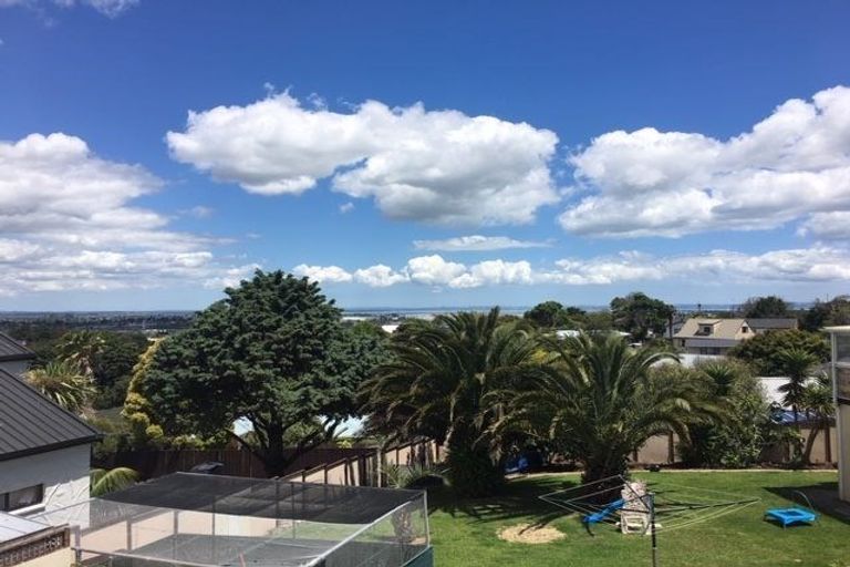 Photo of property in 103b Redoubt Road, Goodwood Heights, Auckland, 2105