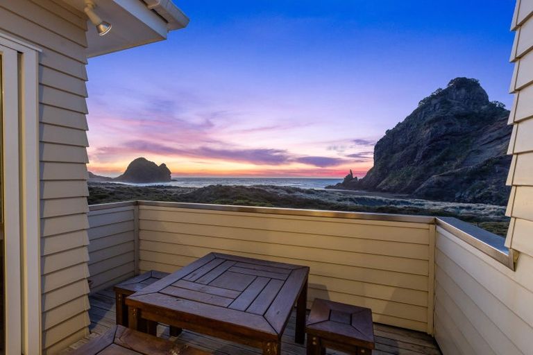 Photo of property in 47 Marine Parade South, Piha, 0772