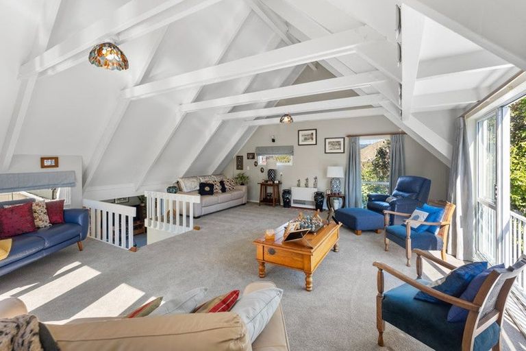 Photo of property in 28 Kakariki Grove, Waikanae, 5036