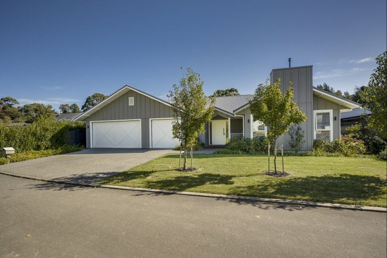 Photo of property in 22 Taruna Place, Havelock North, 4130