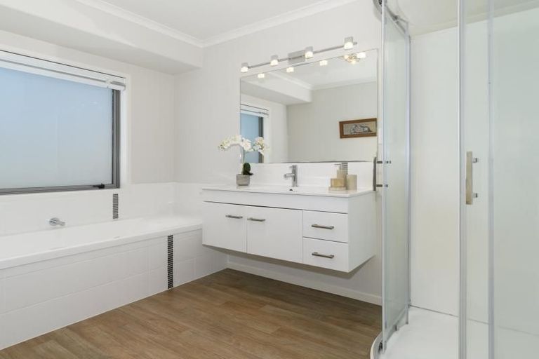 Photo of property in 156 Oteki Park Drive, Welcome Bay, Tauranga, 3112