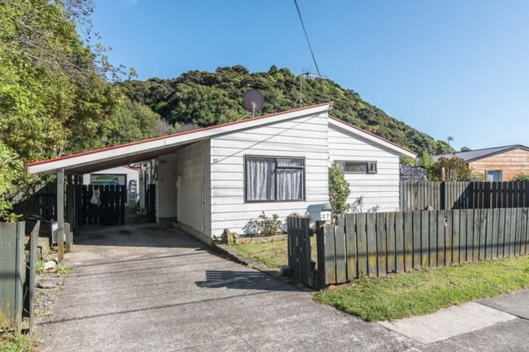 Photo of property in 27 Ruahine Street, Paraparaumu, 5032