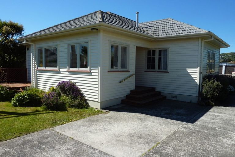 Photo of property in 6 Wayside, Miramar, Wellington, 6022