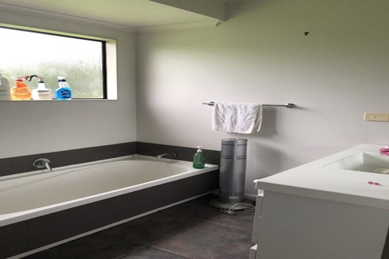 Photo of property in 420 Tararua Road, Levin, 5571