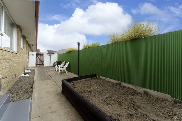 Photo of property in 2/2 Tuckers Road, Redwood, Christchurch, 8051