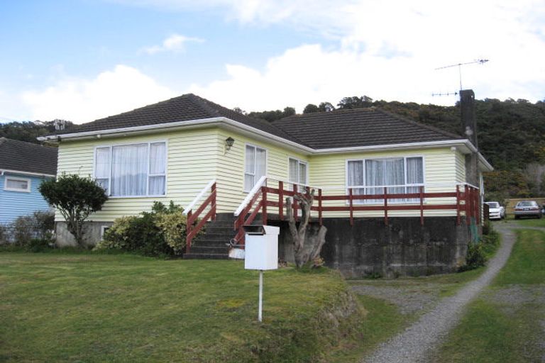 Photo of property in 219 Wellington Road, Wainuiomata, Lower Hutt, 5014