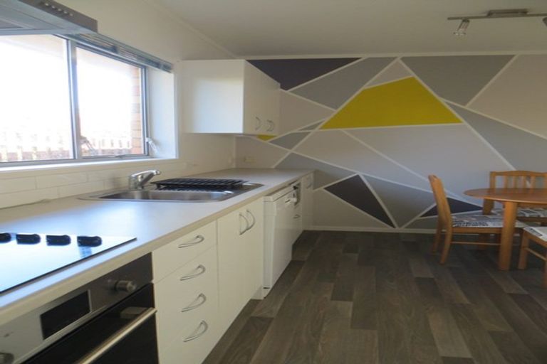 Photo of property in 2/17 Captain Scott Road, Glen Eden, Auckland, 0602