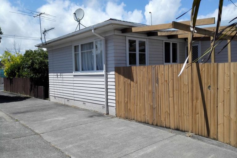 Photo of property in 77 Dale Crescent, Pakuranga, Auckland, 2010