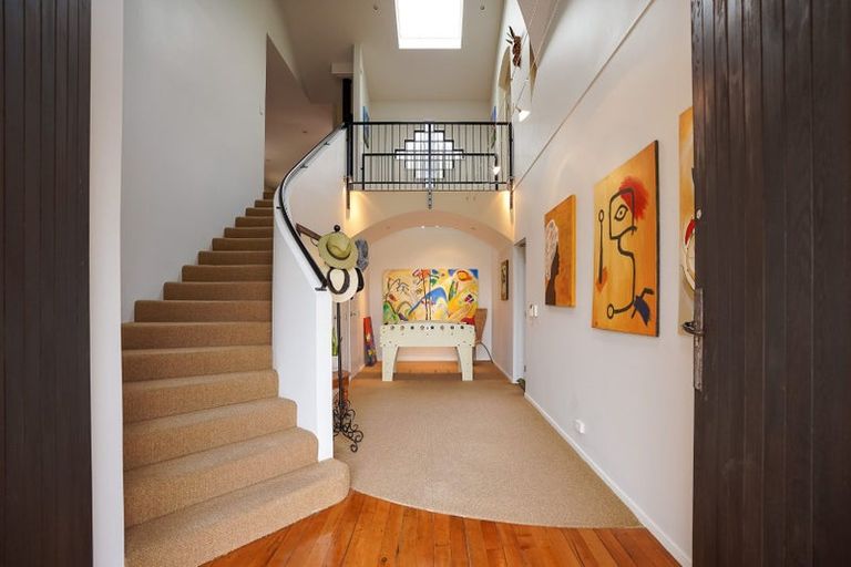 Photo of property in 16 La Lena Grove, Fitzherbert, Palmerston North, 4410