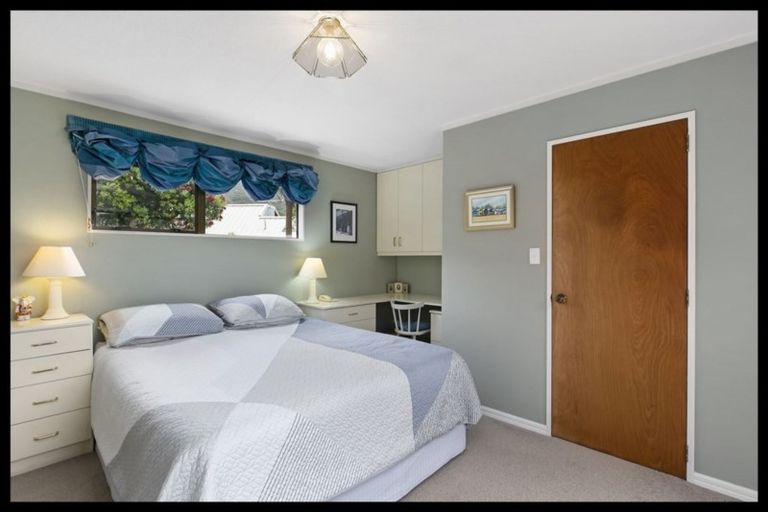 Photo of property in 2 Woodford Way, Crofton Downs, Wellington, 6035