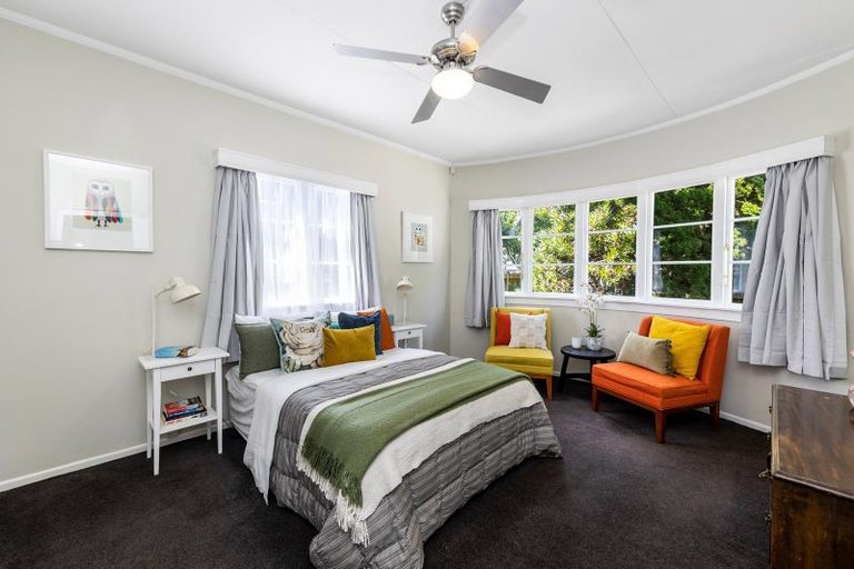 Photo of property in 32 Dignan Street, Point Chevalier, Auckland, 1022