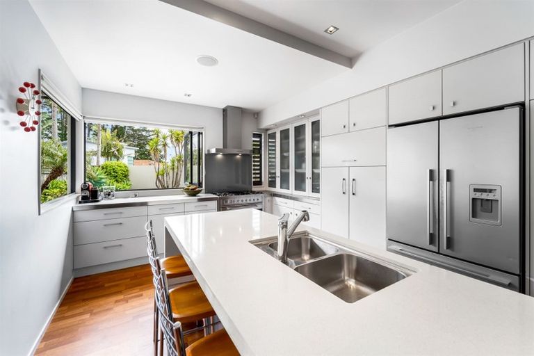 Photo of property in 32 English Oak Drive, Schnapper Rock, Auckland, 0632