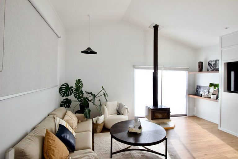 Photo of property in 5 Ngatoa Place, Glenfield, Auckland, 0629