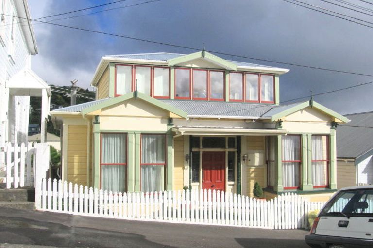 Photo of property in 20 Tanera Crescent, Brooklyn, Wellington, 6021