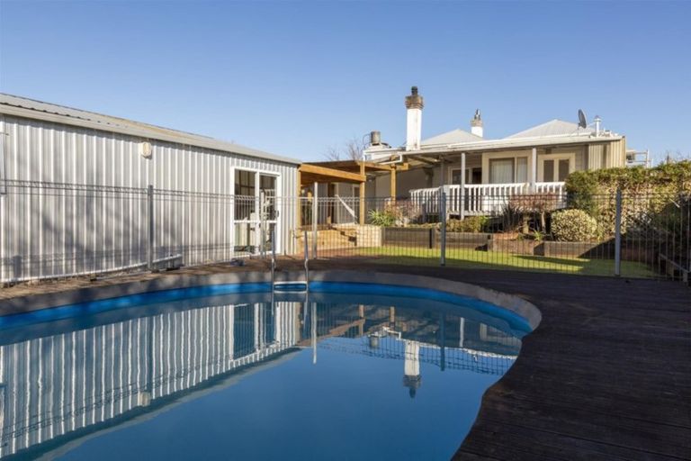 Photo of property in 9 Lupton Street, Waverley, 4510