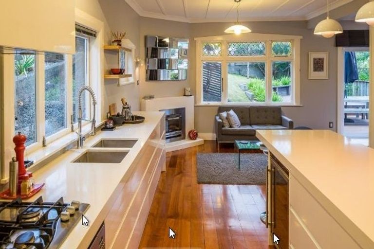 Photo of property in 102 The Parade, Island Bay, Wellington, 6023