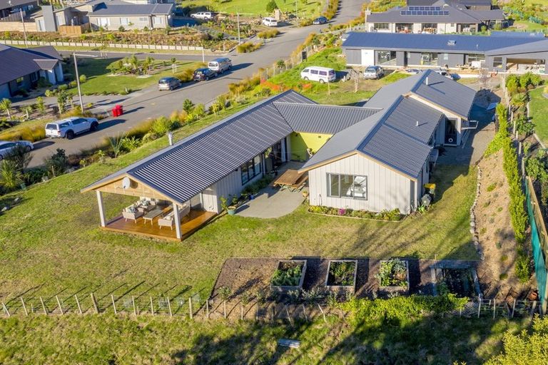 Photo of property in 48 Ferndale Drive, Waikanae, 5036
