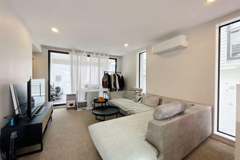 Photo of property in 12/10 Silver Moon Road, Albany Heights, Auckland, 0632