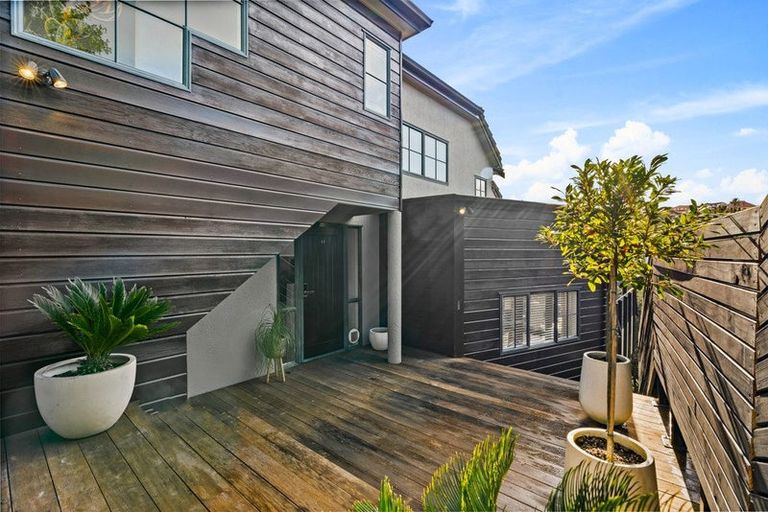 Photo of property in 11/19 Langana Avenue, Browns Bay, Auckland, 0630
