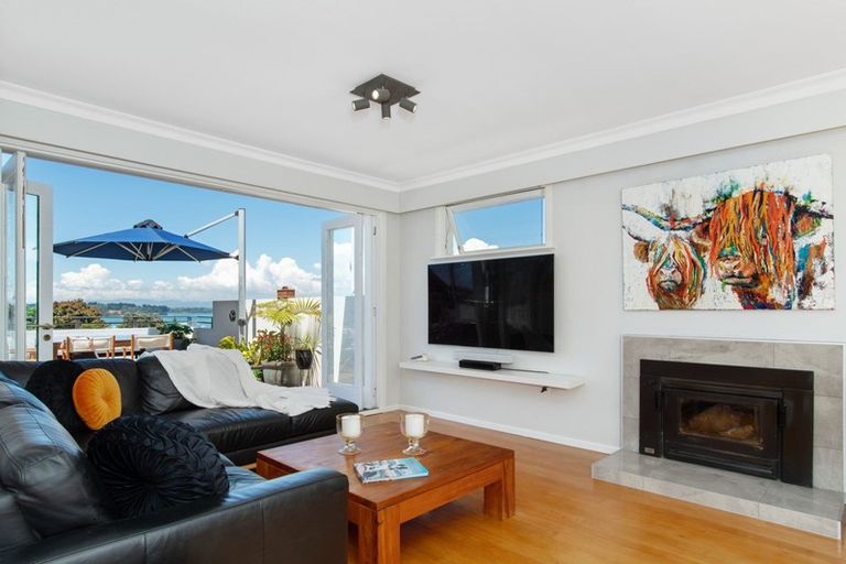 Photo of property in 114 Harbour View Road, Omokoroa, 3114