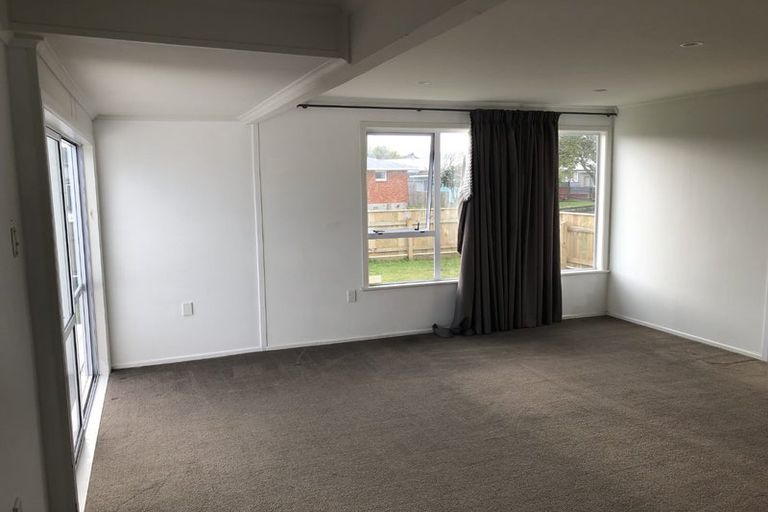 Photo of property in 12 Riversdale Drive, Merrilands, New Plymouth, 4312