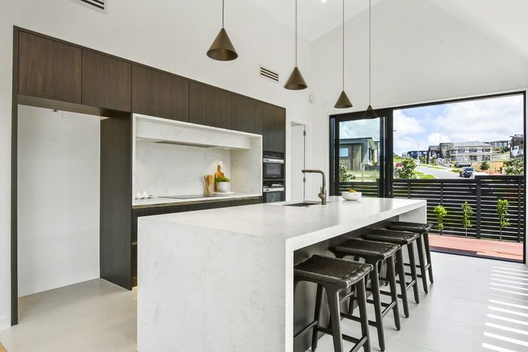 Photo of property in 44 Waitai Close, Long Bay, 0630