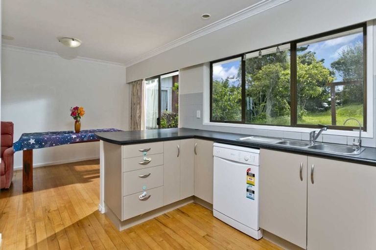 Photo of property in 7 Heather Place, Sunnynook, Auckland, 0620