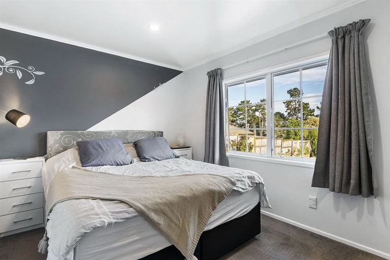 Photo of property in 44 Glenbervie Crescent, Massey, Auckland, 0614